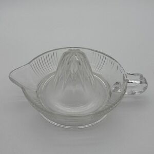 Clear Glass Citrus Juicer Reamer Vintage Retro Hand Press Starburst Base Kitchen